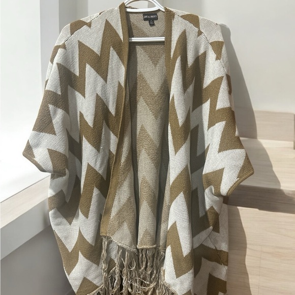 life and liberty Sweaters - White and Brown Zigzag Patterned Poncho Sweater with Fringe